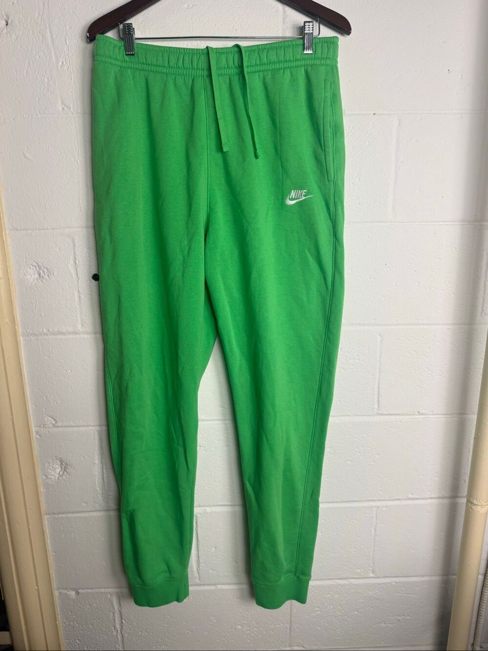 Nike Men’s Club Fleece Joggers Large Light Green Spark Sweatpants BV2671-362